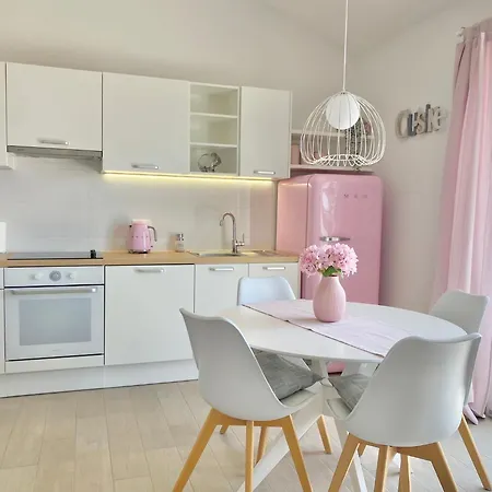 Ksenija Deluxe Apartamento *